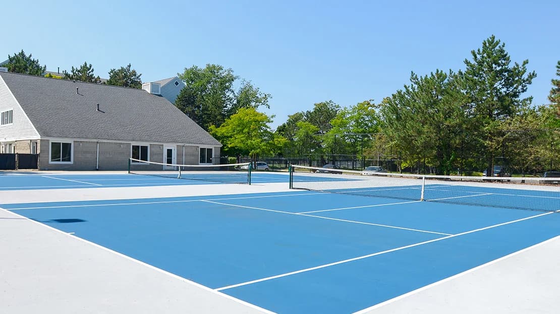 Detroit apartments for rent - image - grayhavenmarina-tenniscourt.jpg