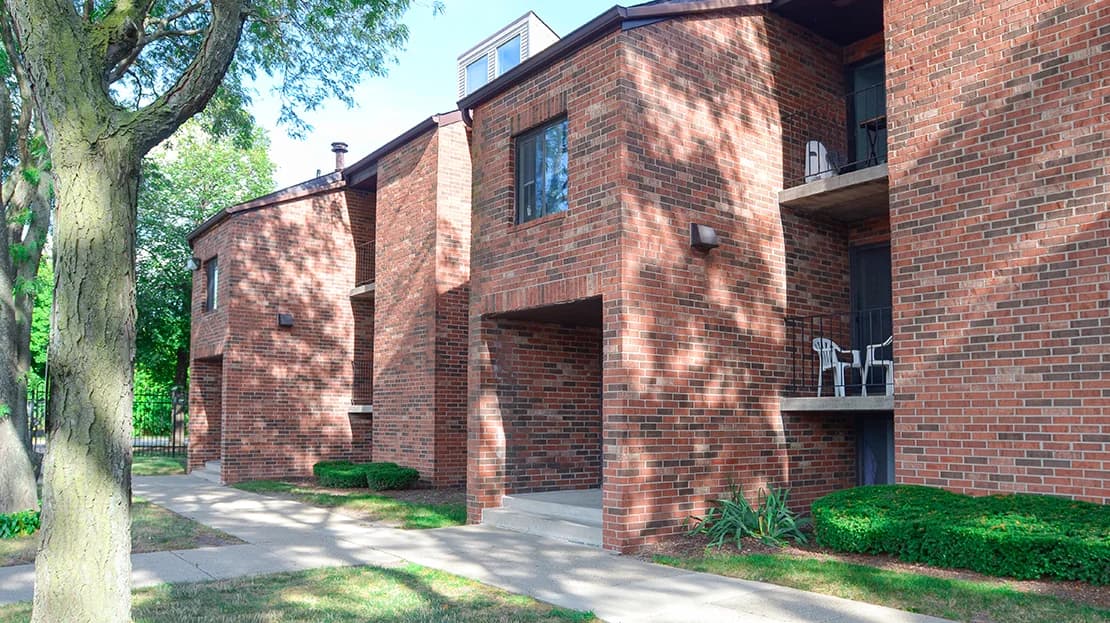 Detroit apartments for rent - image - palmseast-exterior1.jpg