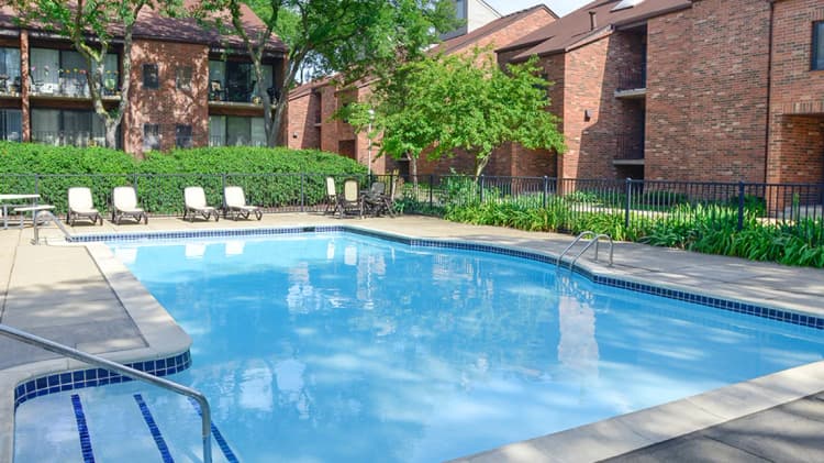 Detroit apartments for rent - image - palmseast-pool.jpg