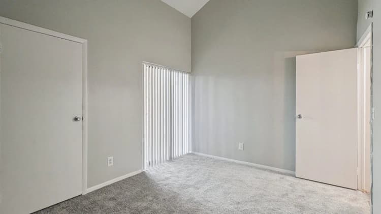 Detroit apartments for rent - image - Palms-East-Bedroom.jpg