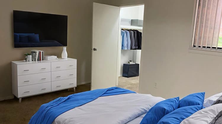 Detroit apartments for rent - image - Palms-East-Staged-Bedroom.jpg