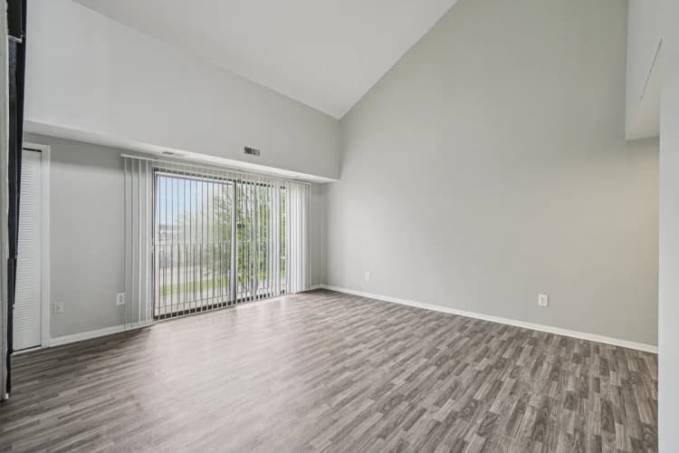 Detroit apartments for rent - image - 4-web-or-mls-1531 Larned St Unit Loft-2106-004.jpg