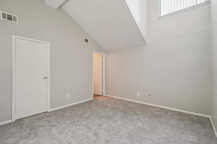 Detroit apartments for rent - image - 17-web-or-mls-1531 Larned St Unit Loft-2106-013.jpg