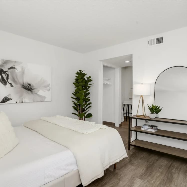 Detroit apartments for rent - image - 35-5777_Southfield_Fwy_Detroit_unit_111_012_g6cc9j.webp