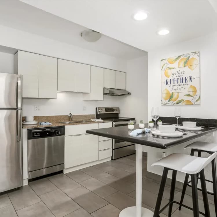 Detroit apartments for rent - image - 28-5777_Southfield_Fwy_Detroit_unit_111_006_kiikv3.webp