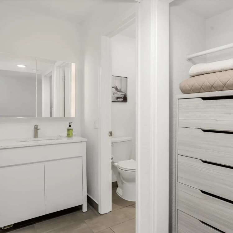 Detroit apartments for rent - image - 36-5777_Southfield_Fwy_Detroit_unit_111_013_g82bge.webp