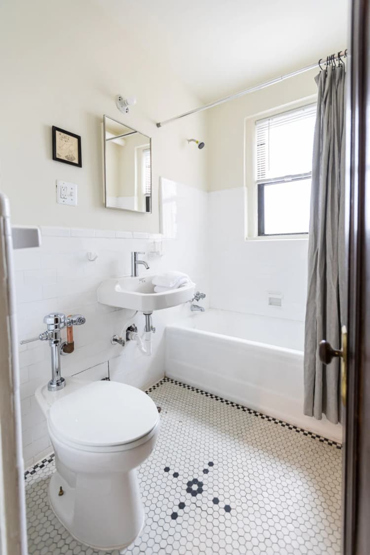 Detroit apartments for rent - image - 1130Holcomb-135-DhLt2K1O.jpg