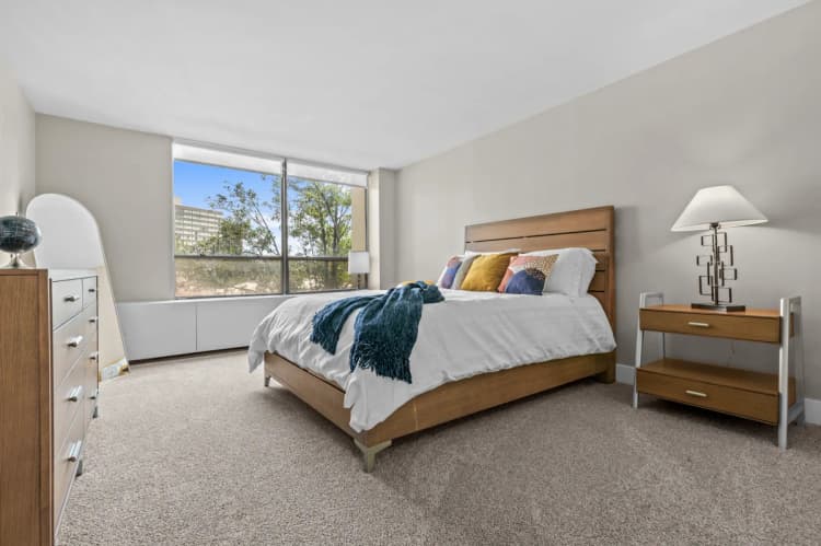 Detroit apartments for rent - image - North Park Towers - Bedroom1.webp