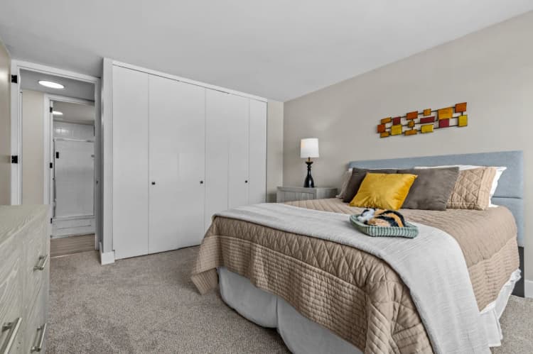 Detroit apartments for rent - image - North Park Towers - Bedroom2.webp