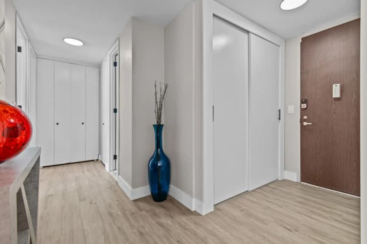 Detroit apartments for rent - image - North Park Towers - Apartment Entrance.webp