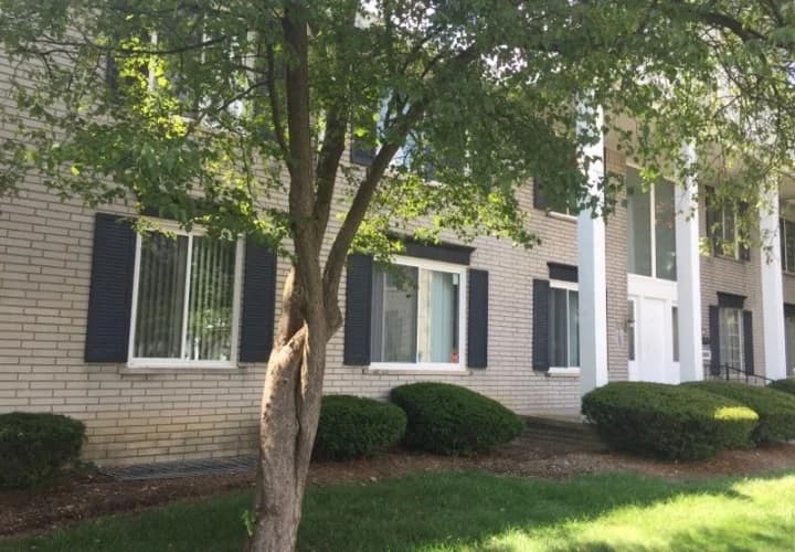 Detroit apartments for rent - image - Cambridge Square Apartments - Building Side View1.jpg