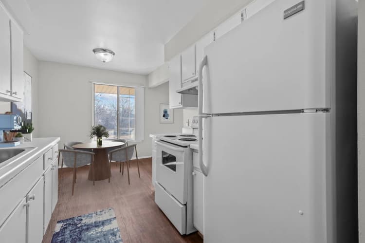 Detroit apartments for rent - image - Cambridge Square Apartments - Kitchen and Dining Area2.jpg