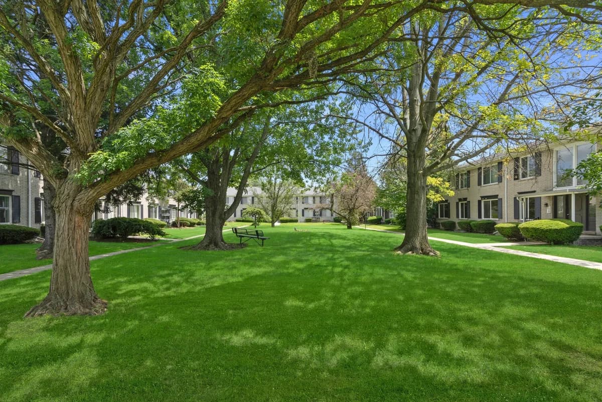 Detroit apartments for rent - image - Cambridge Square Apartments - Park.jpg