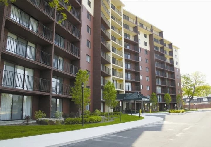 Detroit apartments for rent - image - Solaire Apartments - Building Entrance.jpg