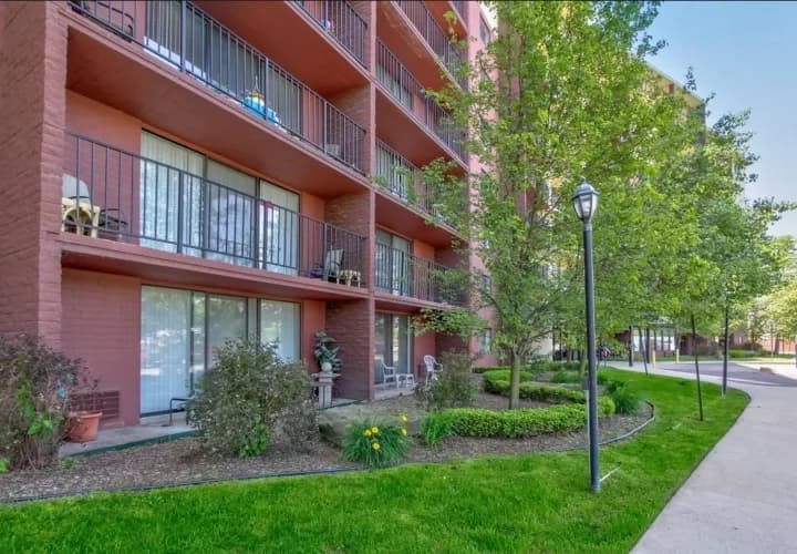 Detroit apartments for rent - image - Solaire Apartments - Building Side.jpg