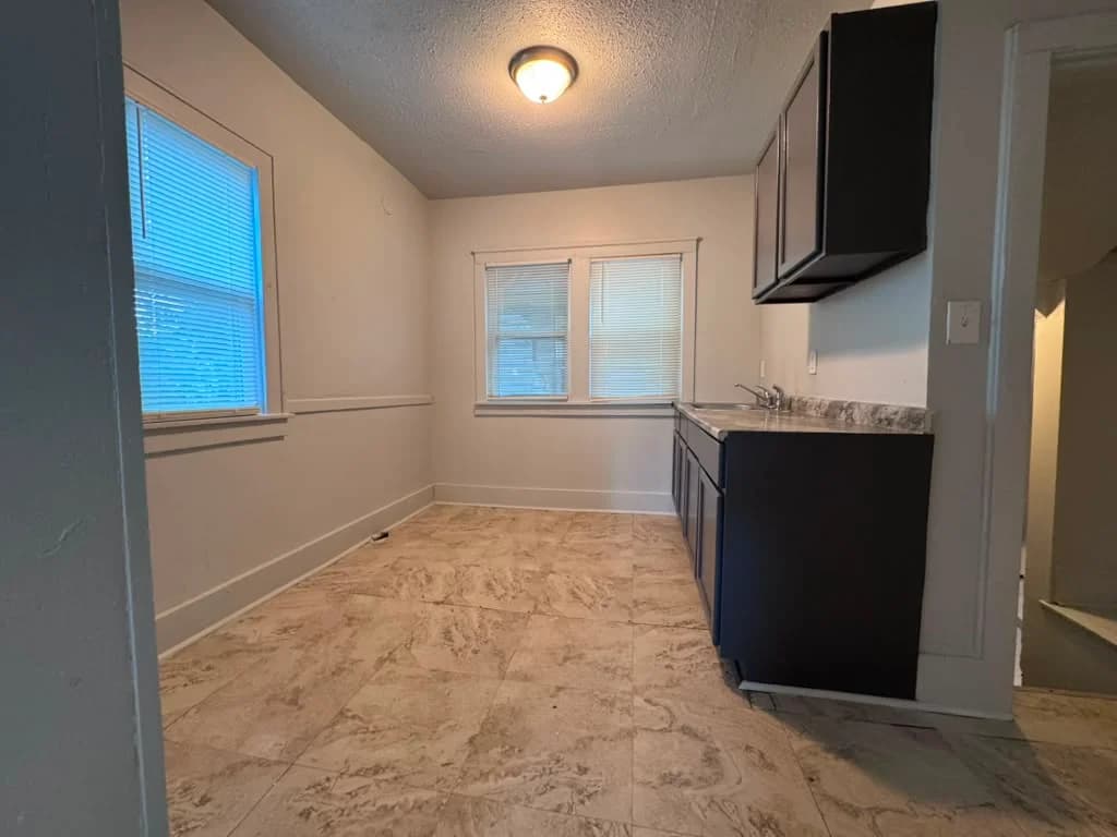 Detroit apartments for rent - Property image - 2474 Fullerton Avenue - 3