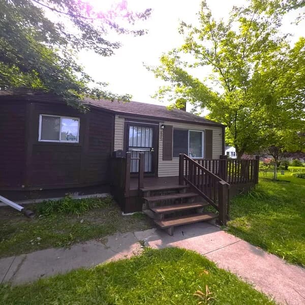 Detroit apartments for rent - Property image - 4845 University Place - 1
