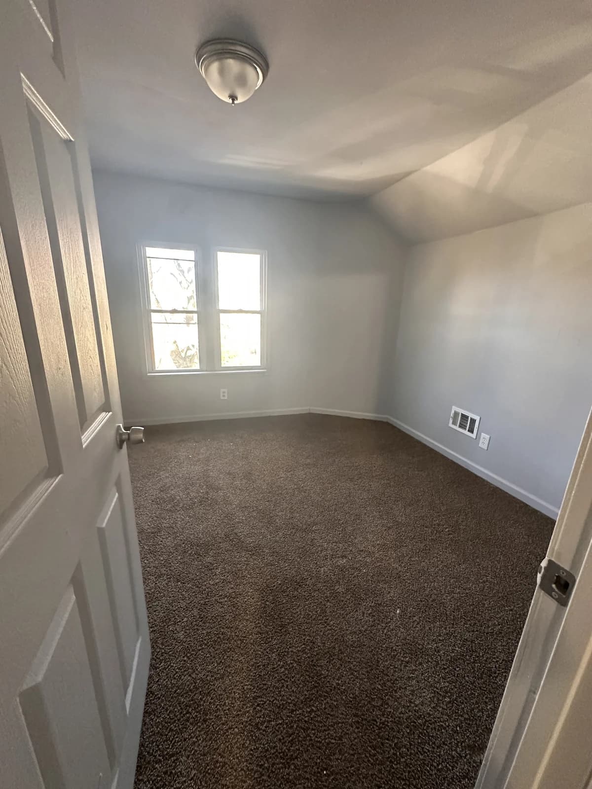 Detroit apartments for rent - Property image - 558 Holbrook Avenue - 3