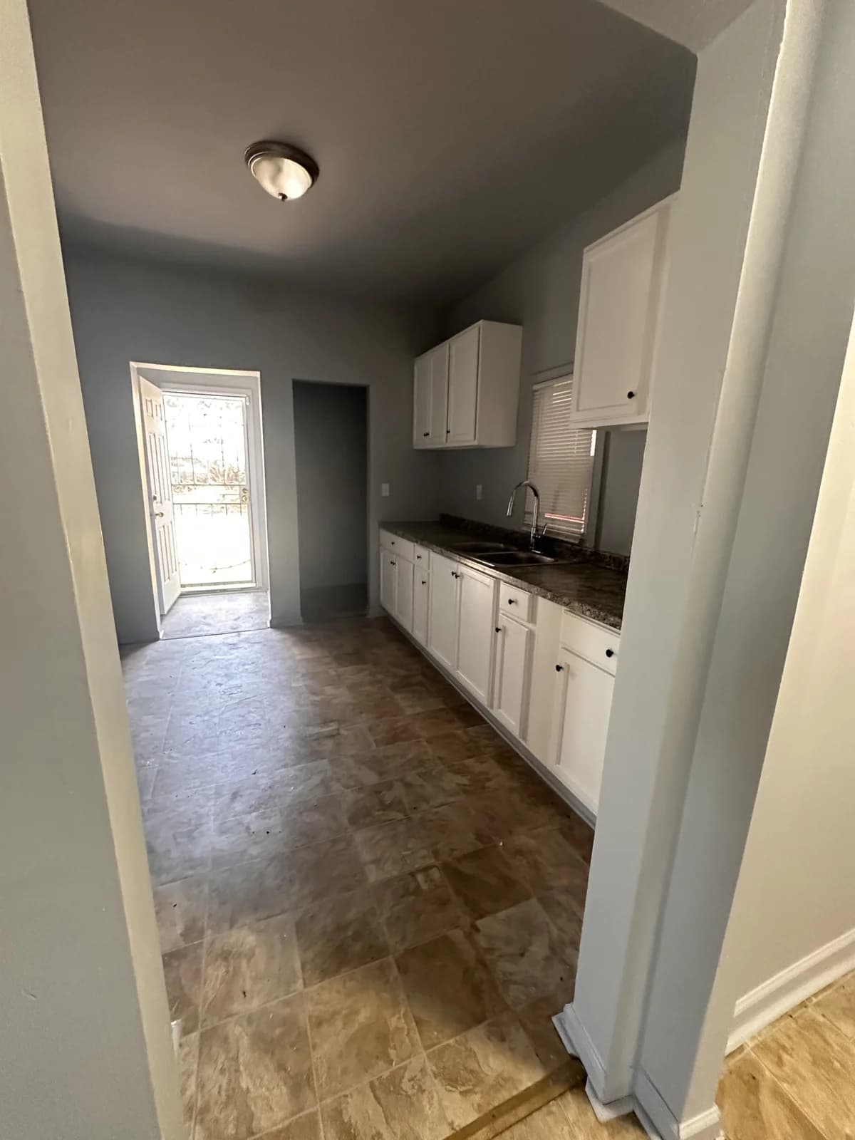 Detroit apartments for rent - Property image - 558 Holbrook Avenue - 2