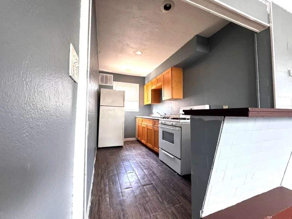 Detroit apartments for rent - Property image - 9123 Steel Street UP - 2
