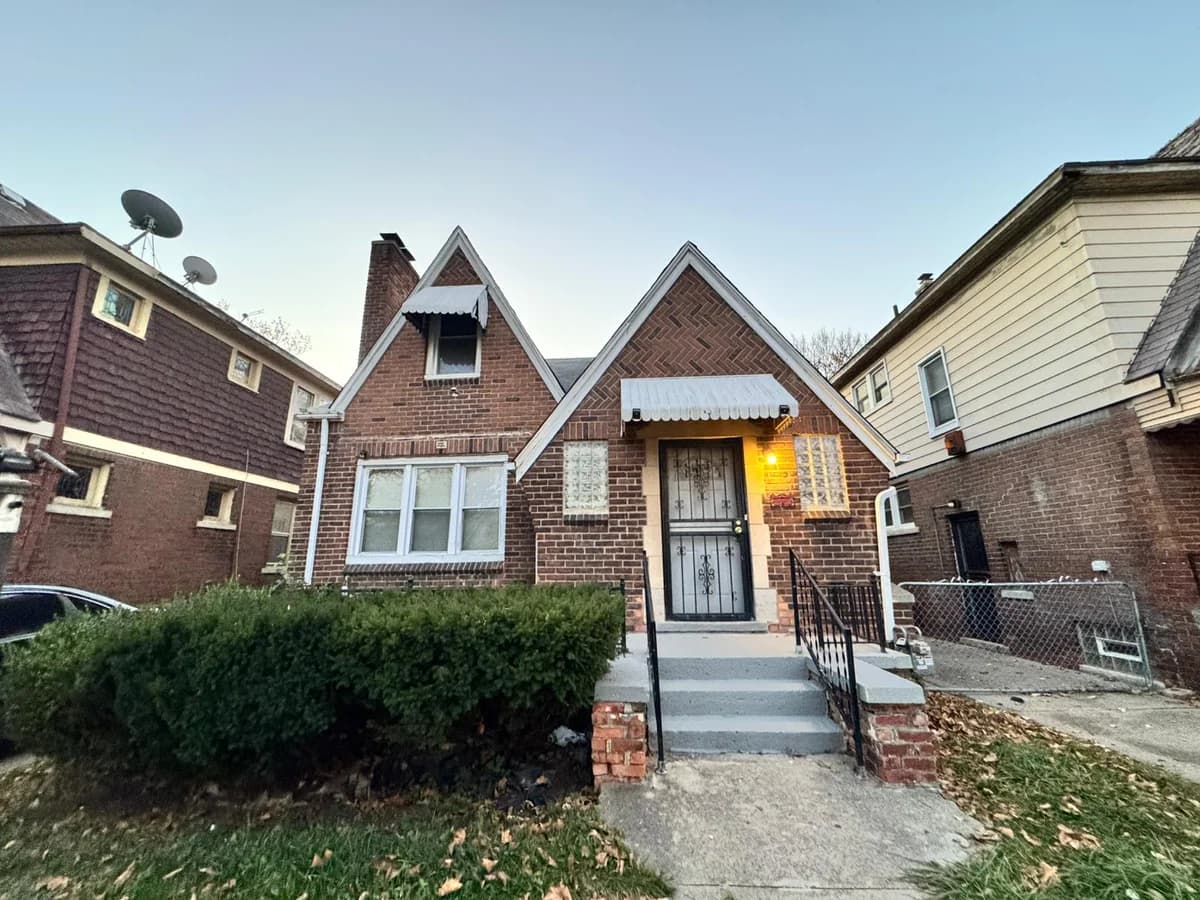 Detroit apartments for rent - Property image - 9131 Manor - 1