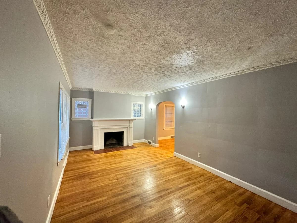 Detroit apartments for rent - Property image - 9131 Manor - 3