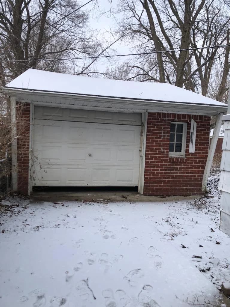Detroit apartments for rent - Property image - 7745 Memorial Street - 2