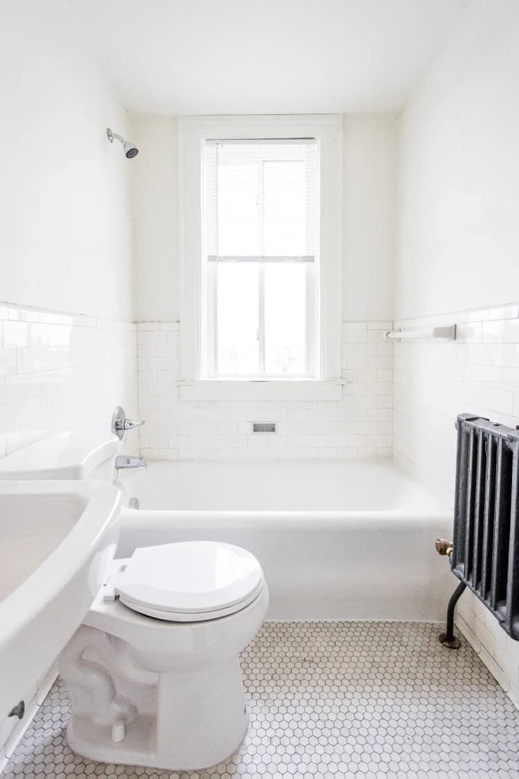 Detroit apartments for rent - image - heather-hall-bathroom-new-kkyZGcPI.jpg