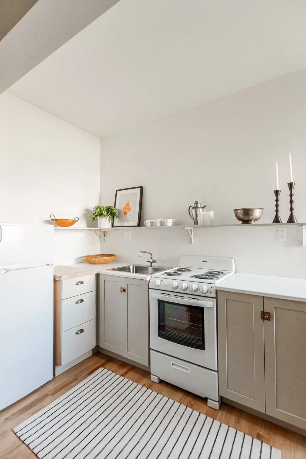 Detroit apartments for rent - Property image - Selden Manor - 2