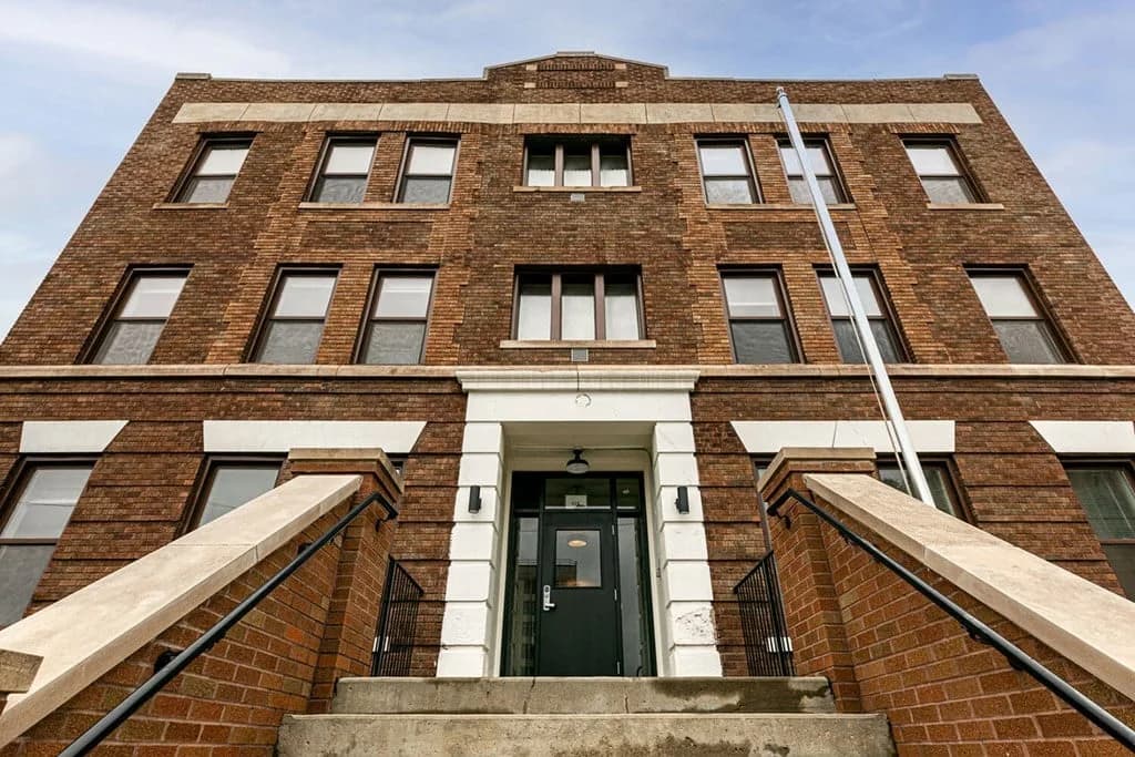 Detroit apartments for rent - image - The charlotte - 2.png