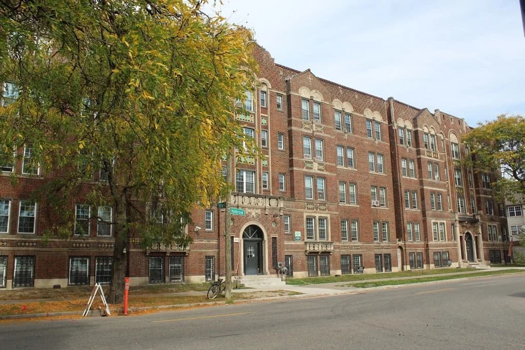 Detroit apartments for rent - image - holbrook - 2.png