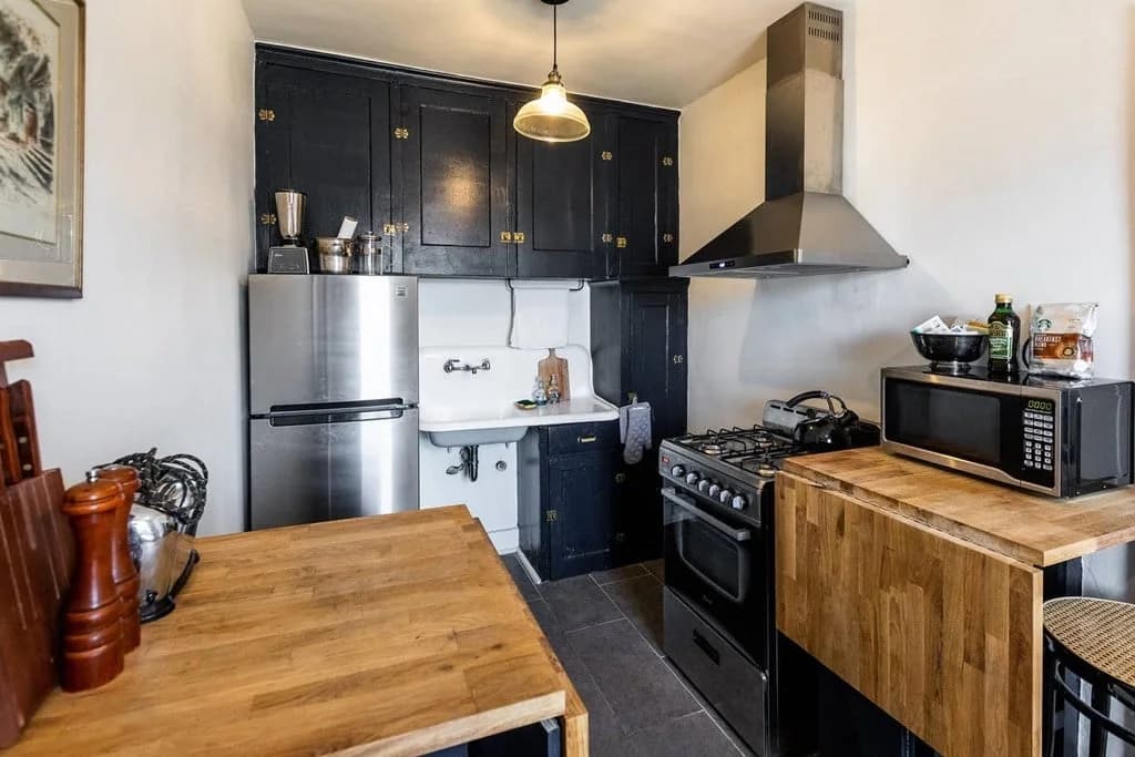 Detroit apartments for rent - Property image - Capitol Manor - 1