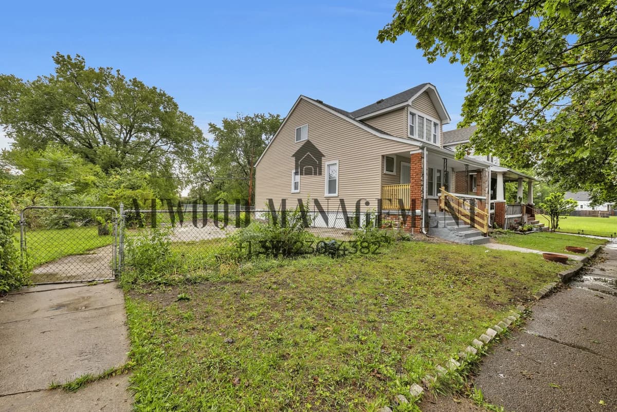 Detroit apartments for rent - Property image - 8693 Woodlawn Ave - 2