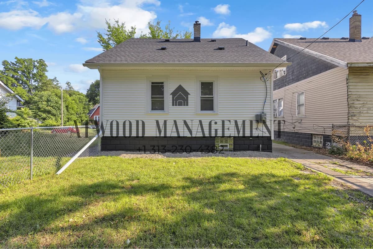 Detroit apartments for rent - Property image - 21345 Bennett St - 3