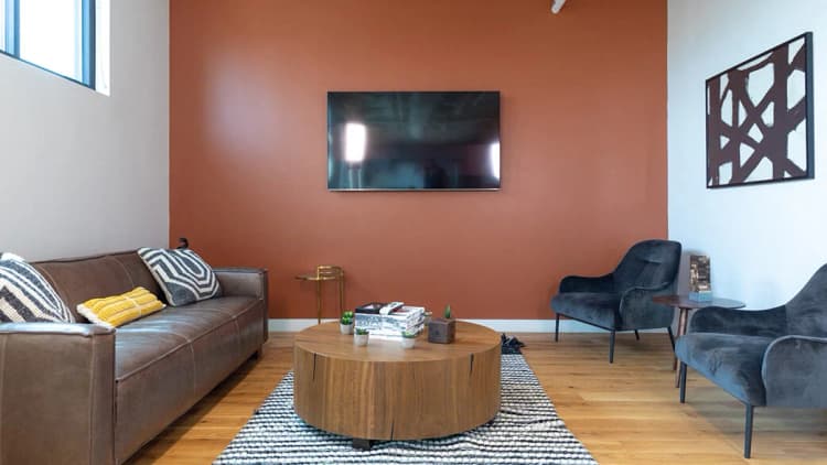 Detroit apartments for rent - image - Tv in living