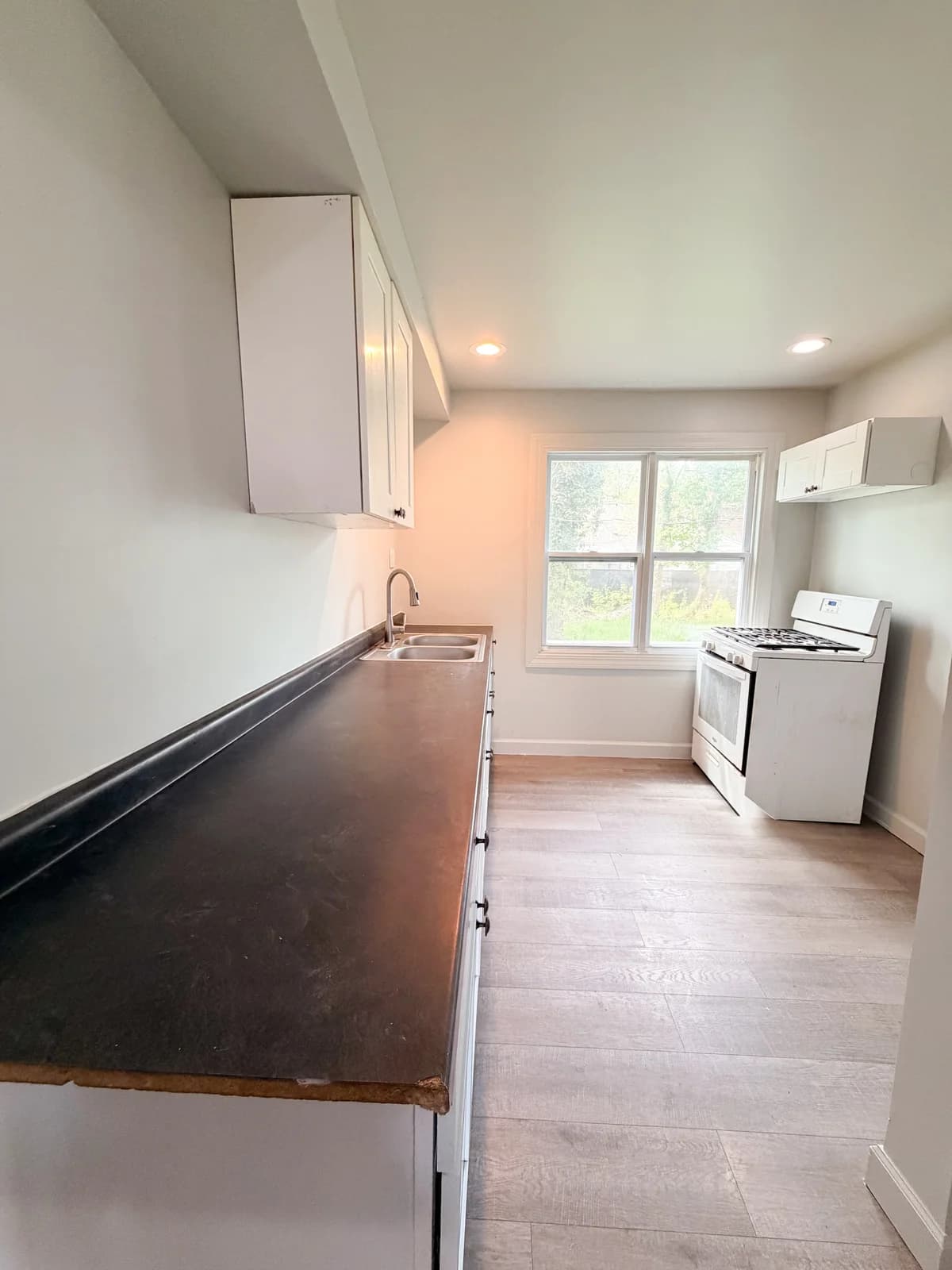 Detroit apartments for rent - Property image - 15815 Evergreen Road - 2