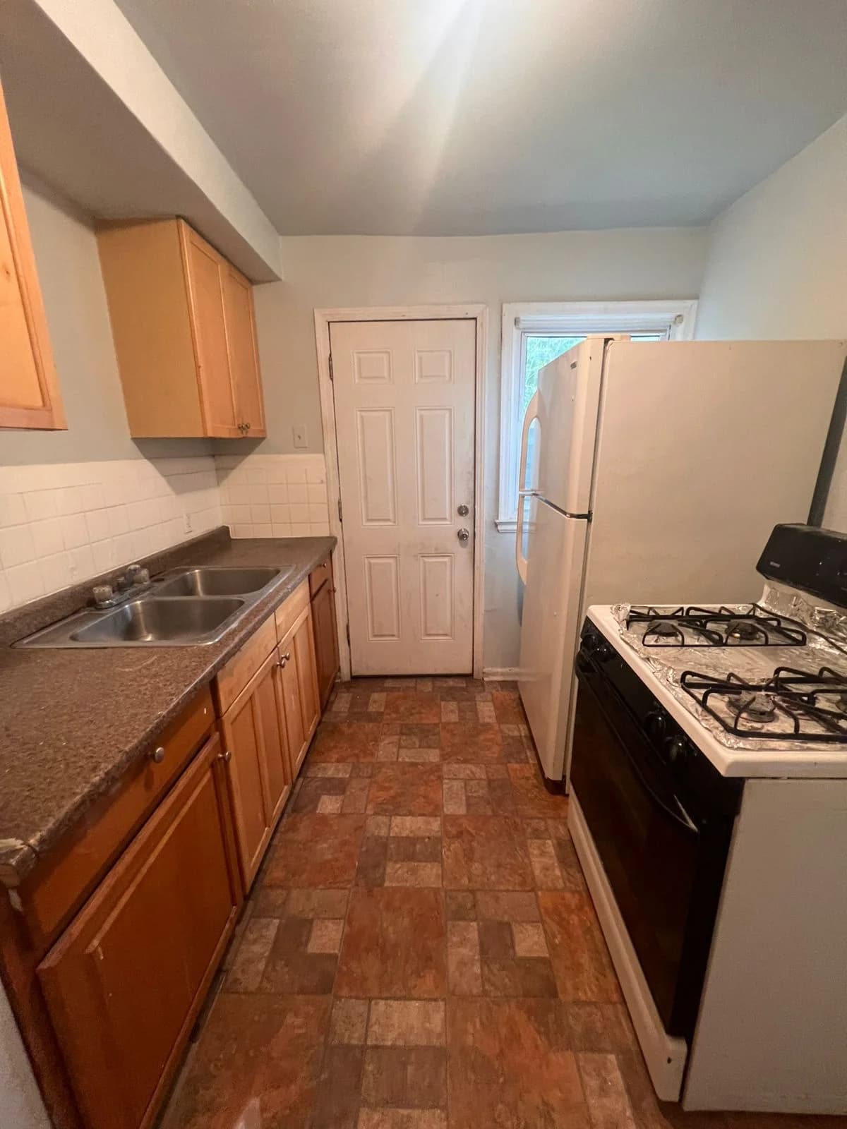 Detroit apartments for rent - Property image - 17127/35 Kelly Road - 3