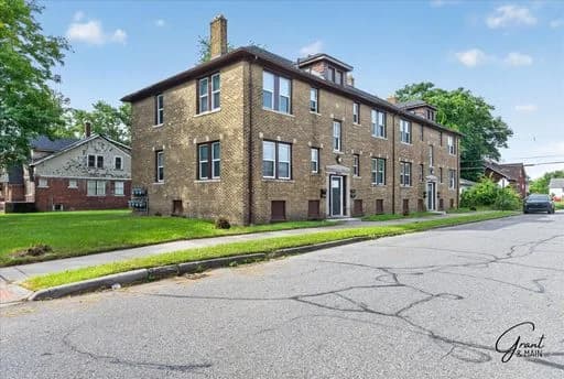 Detroit apartments for rent - Property image - 7005 - 7015 Eaton Street - 2