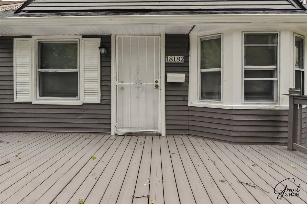 Detroit apartments for rent - Property image - 18182 Heyden - 3