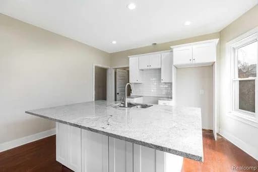 Detroit apartments for rent - Property image - 1436 Baldwin - 3