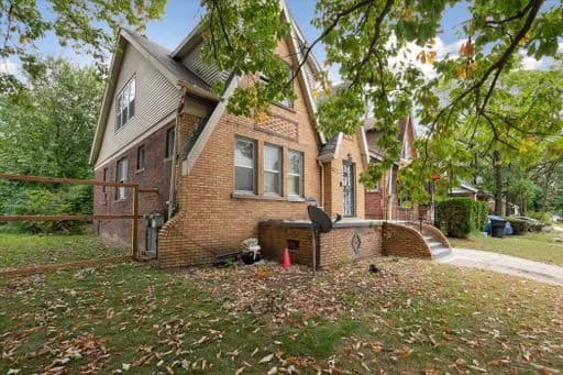Detroit apartments for rent - Property image - 15758 Mendota - 2
