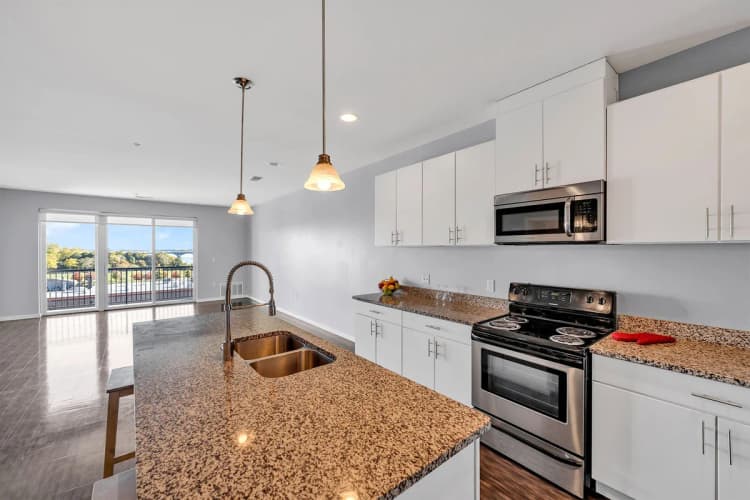 Detroit apartments for rent - image - Waters Edge - 09.jpg