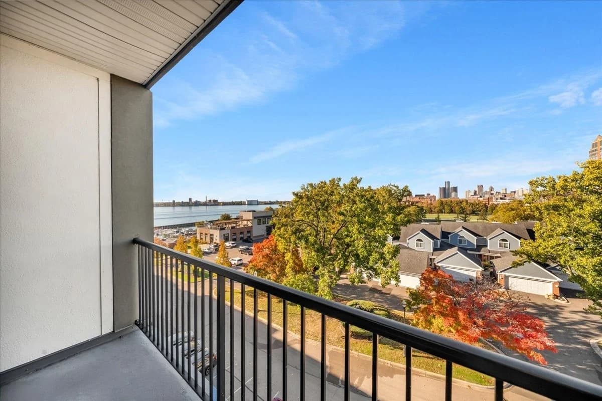 Detroit apartments for rent - image - Waters Edge - 32.jpg