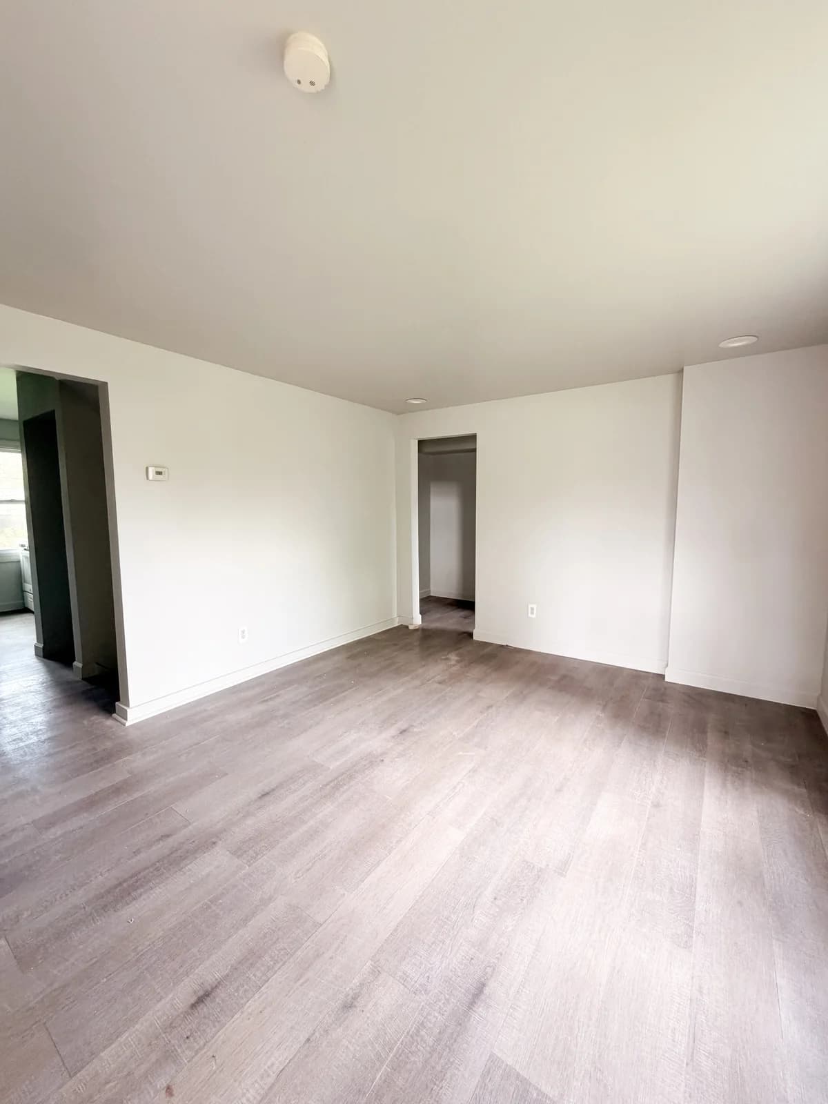 Detroit apartments for rent - Property image - 15815 Evergreen Road - 3
