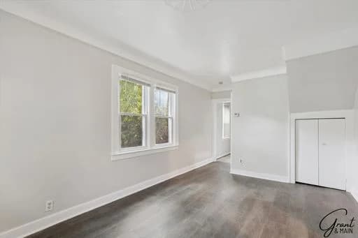 Detroit apartments for rent - Property image - 4082 Hereford - 2
