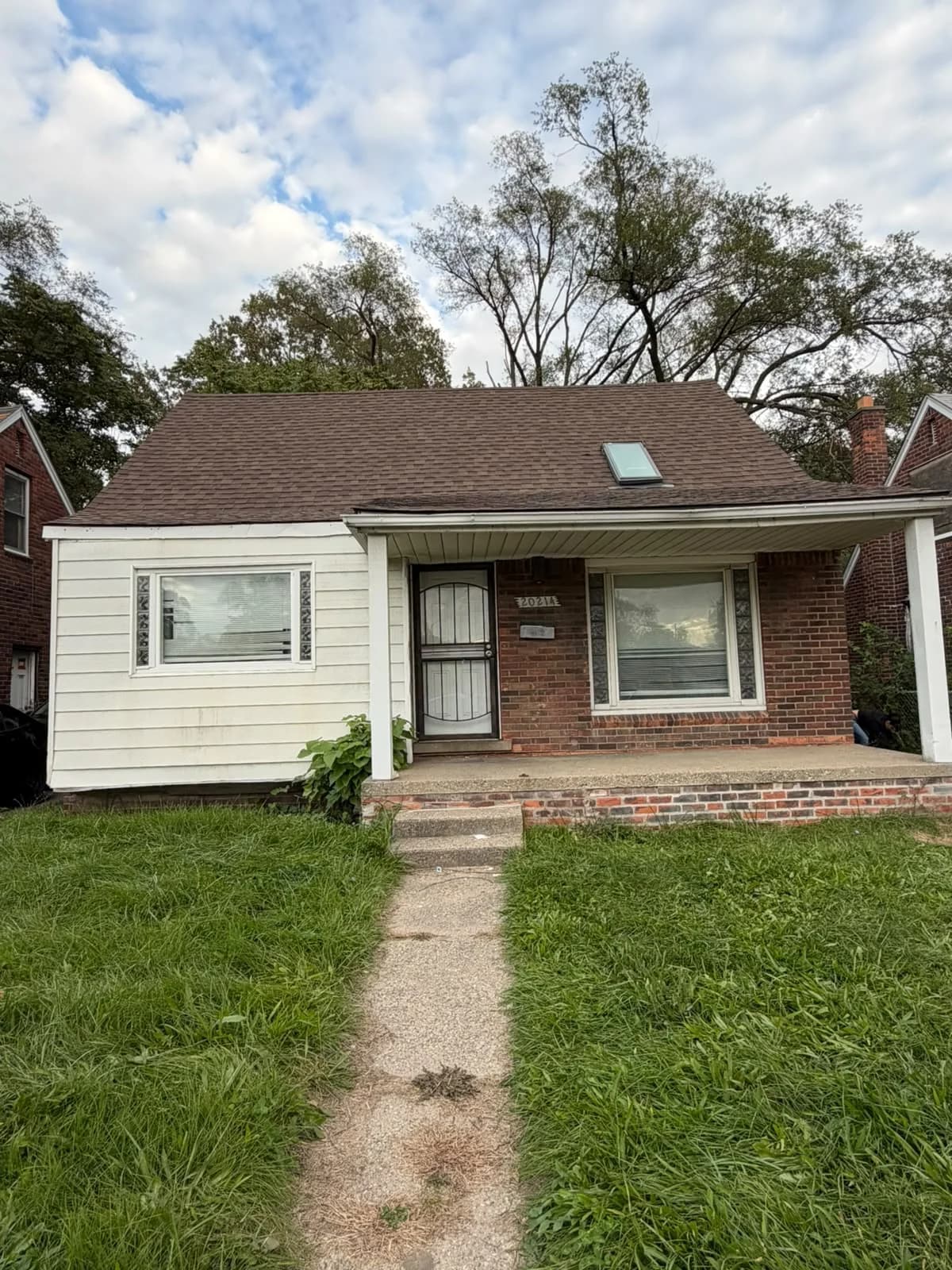 Detroit apartments for rent - Property image - 20214 Southfield Freeway - 1