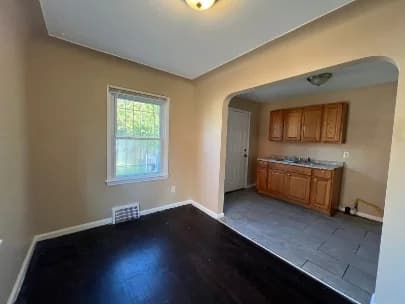 Detroit apartments for rent - Property image - 9016 Evergreen Road - 2